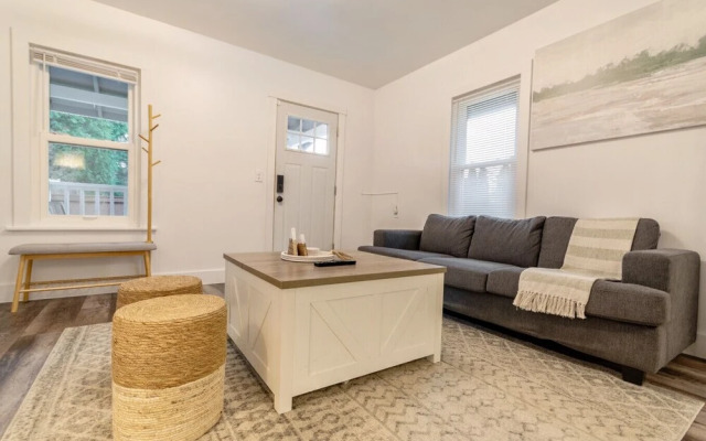 Peaceful Pet-friendly Home With Yard