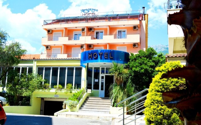 Hotel Kangaroo вид на фасад