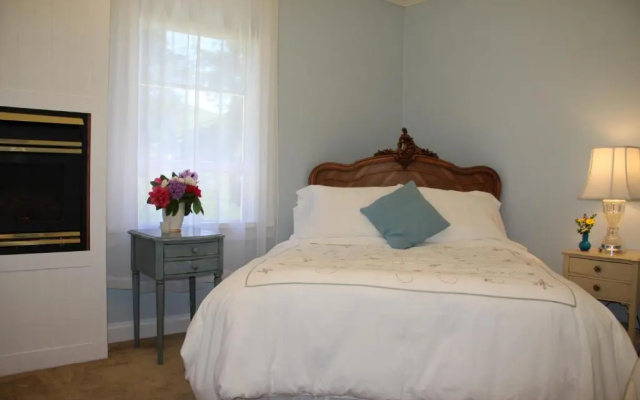 Elk Cove Inn & Spa