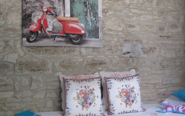 Stratos House