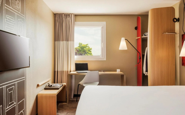 ibis Massy