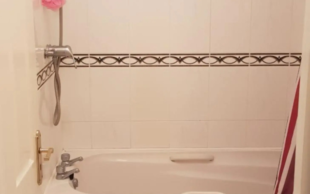 Beautiful 3 Bed Apartment with Balcony Sea View