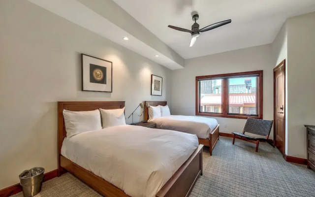 Luxury Three Bedroom Residence steps from Heavenly Village by RedAwning