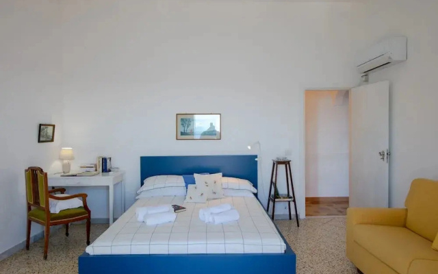 Casa Nostra - It Speaks of Love Family and the sea