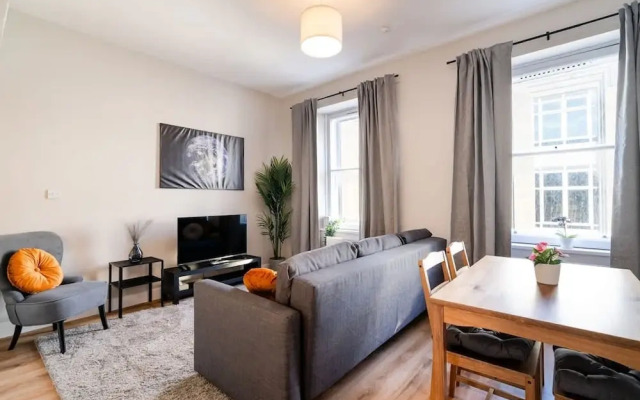 2 Bed Flat - Town Centre