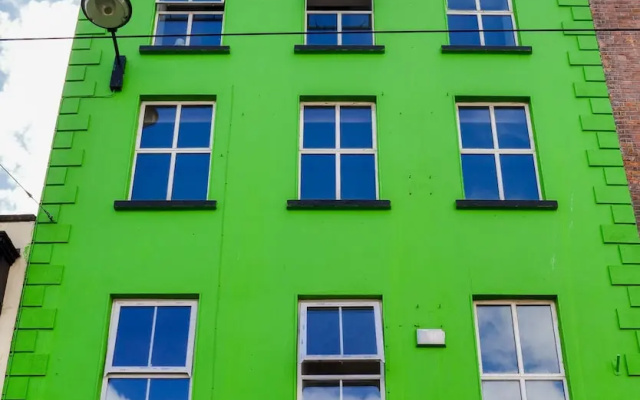 Ha'Penny Bridge Apartments