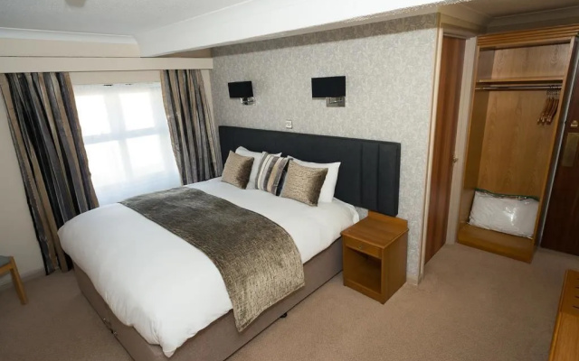 Falcon Hotel