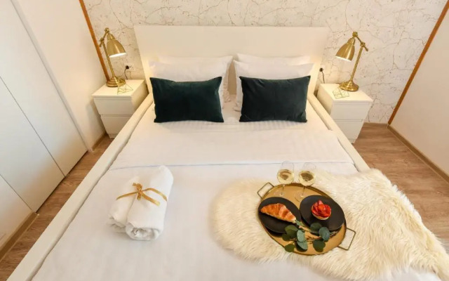 GOLDEN TOUCHES - Elegant - Armeneasca Central Apt