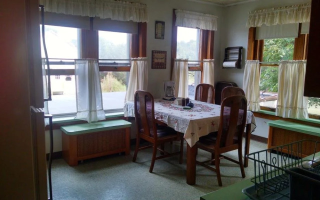 Fish & Loaves Bed and Breakfast