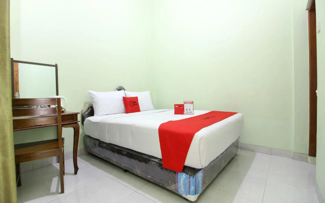 RedDoorz Plus near Taman Sari