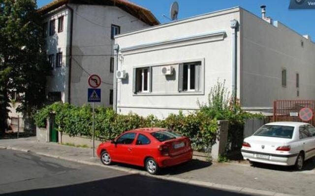 Hostel Le Jardin парковка