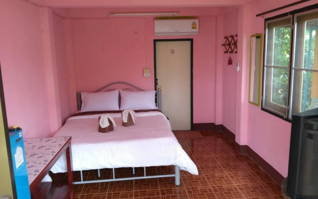 Baan Aomsin Resort