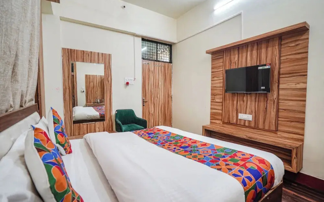 Fabhotel Triweni Palace