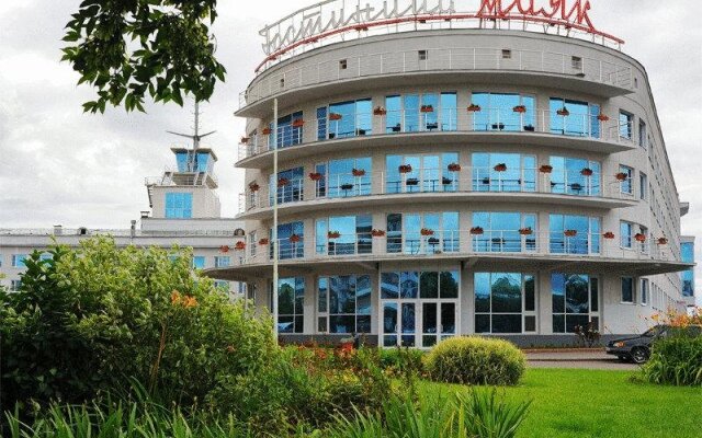 Гостиница Маяк (корпус Омь) в Омске 1 отзыв об отеле, цены и фото номеров - забронировать гостиницу Маяк (корпус Омь) онлайн Омск вид на фасад