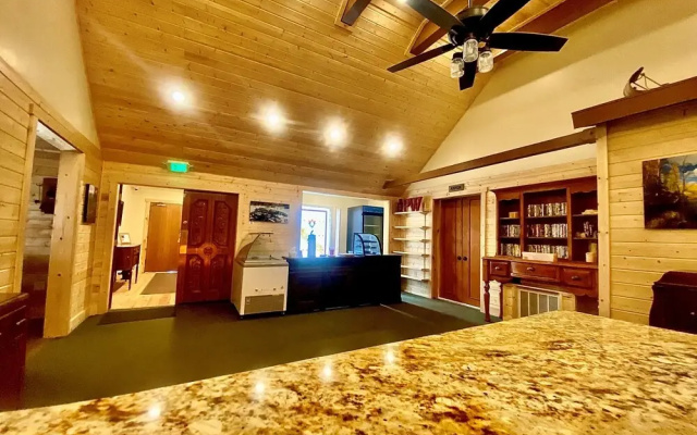 Pinewoods Resort