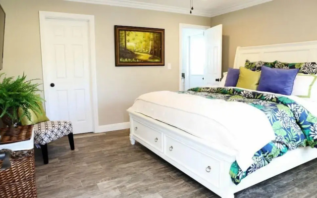 Swanky 5 bedroom 4.5 bath home (3 Master Suites)