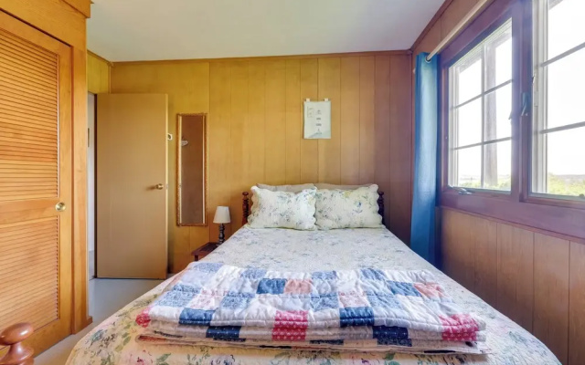 Deck w/ Water View: Coastal Escape Near P-town!