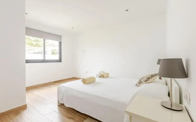 Apartamento en complejo residencial con piscina
