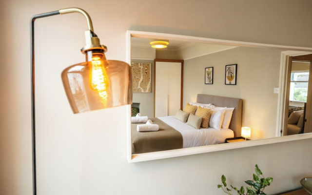 Stunning 2BD Townhouse in Cheltenham