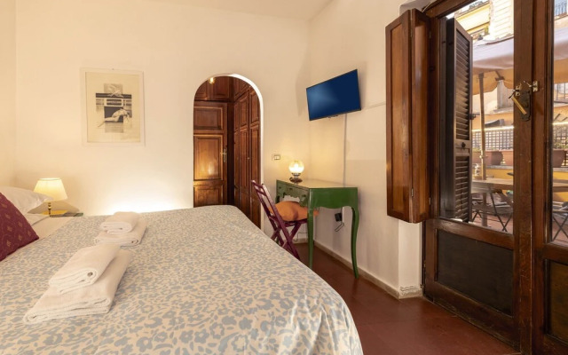 Chiara in Pantheon Apartment With Terrace