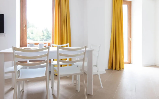 So-l563-tola35c2 - Villa Tola - Giallo