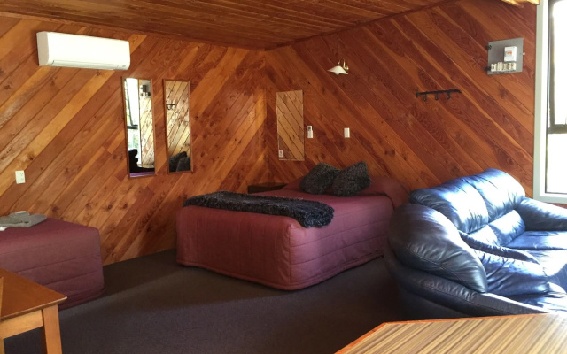 Sportmans Lodge