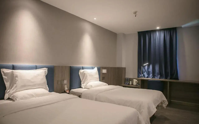 7 Premium Hotel( Zhuzilin Subway Station )