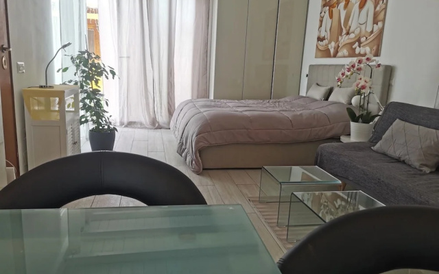 Apartment - Sleeps 2 - Parking - 5min To La Frasca