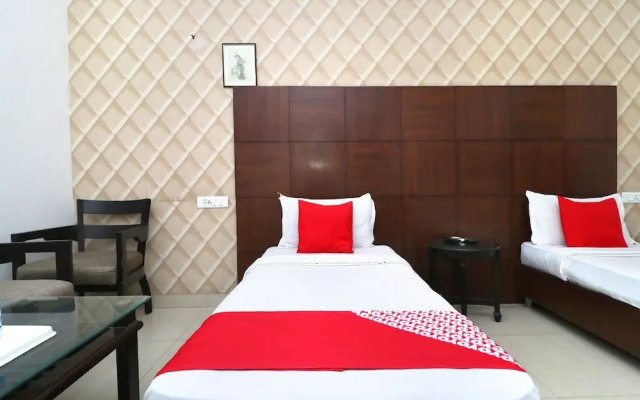 OYO Flagship Hotel Space