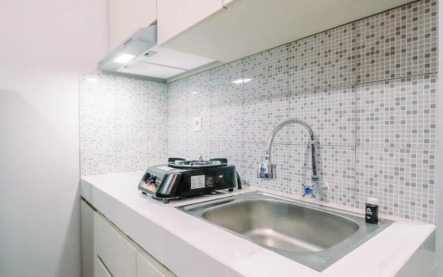 Well Furnished And Comfy 2Br At Royal Heights Apartment