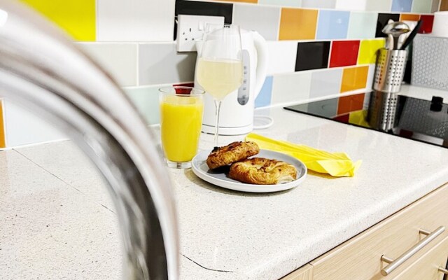 Impeccable 4-bed House in Manchester