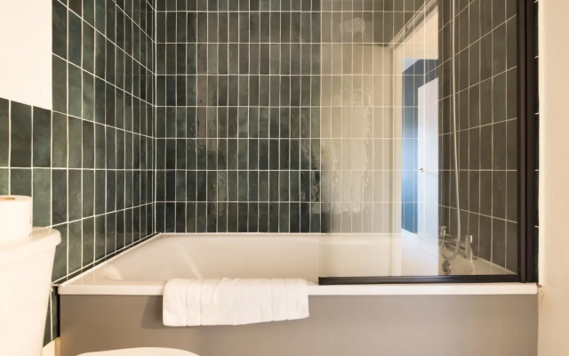 The Highgate Hideaway - Modern & Stylish 2BDR Flat