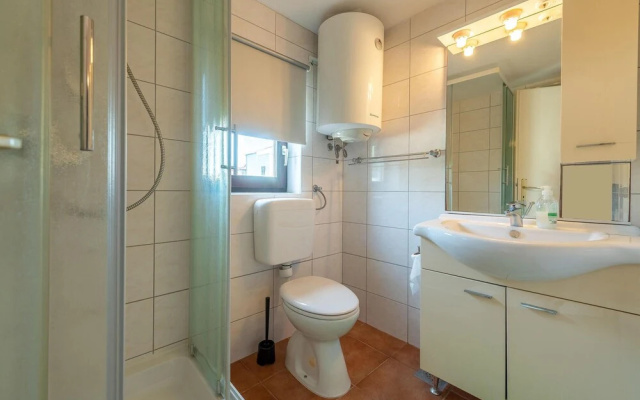 Beautiful Apartment in Vir With Wifi
