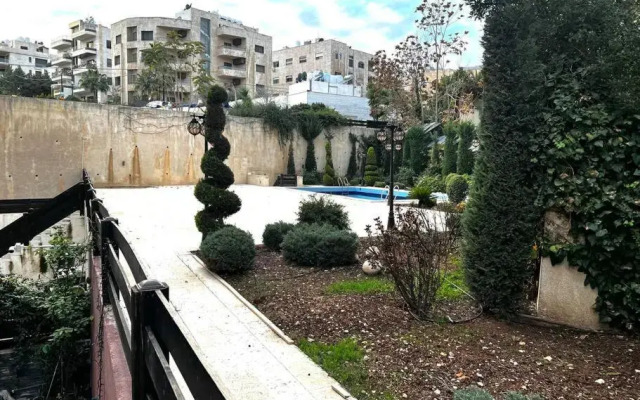 Spacious Amman flat with garden and Pool