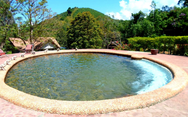 Cliff and River Jungle Resort(The)