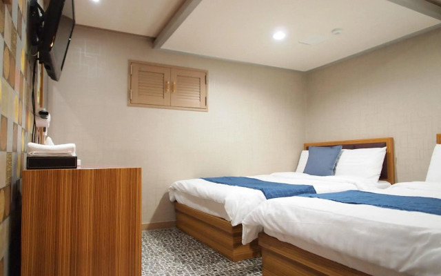 Hostel J Stay