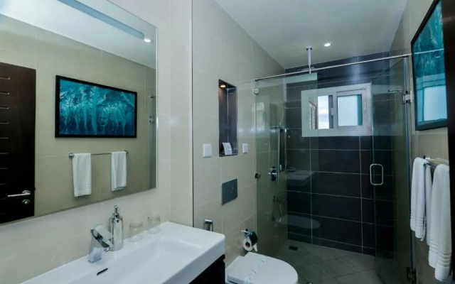 Aura Suites