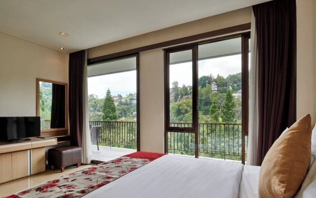 Tulip Hill View Villa 6 BR Heated Pool Movie Room