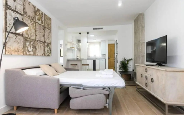 New San Juan beach apartment with AC