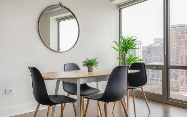 Chicago | Premiere 2BD/2BA South Loop Apartment