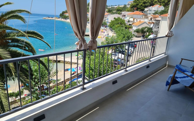 Beachfront Comfort Apartments Sinajko