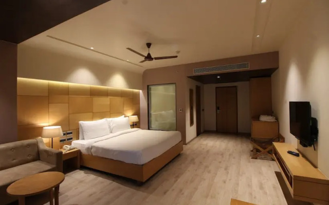 Hotel Charan Plaza