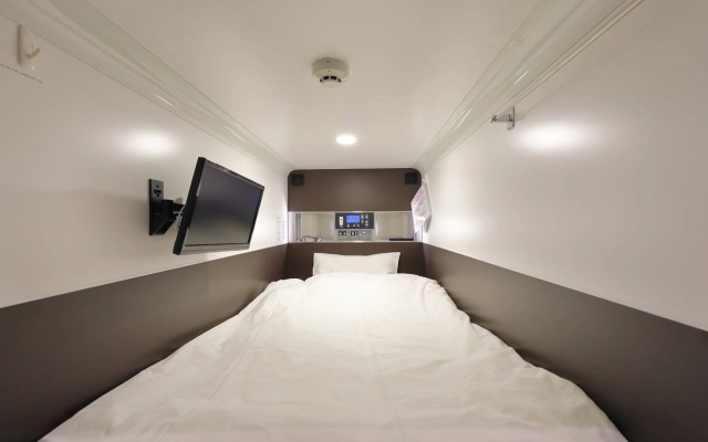 Acro Capsule Hotel Namba Dotonbori