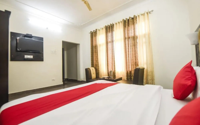 OYO 30855 Hotel Royal Residency