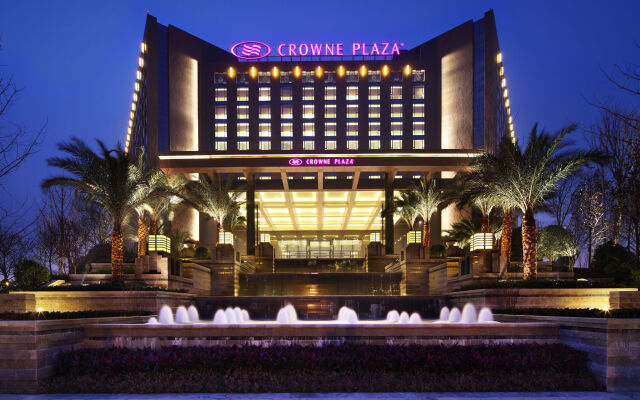 Отель Crowne Plaza Chengdu West вид на фасад