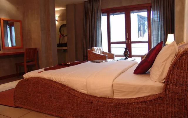 Frangipani Fine Arts Hotel