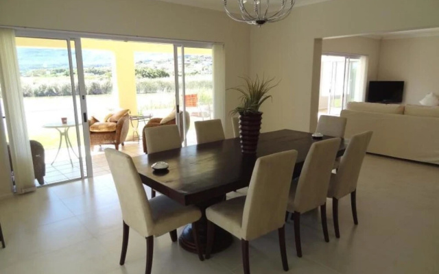Stunning 3-bed Lakeside Villa With Private Pool