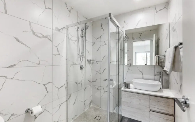 First Floor 3-bed Stunning Unit by The Ocean