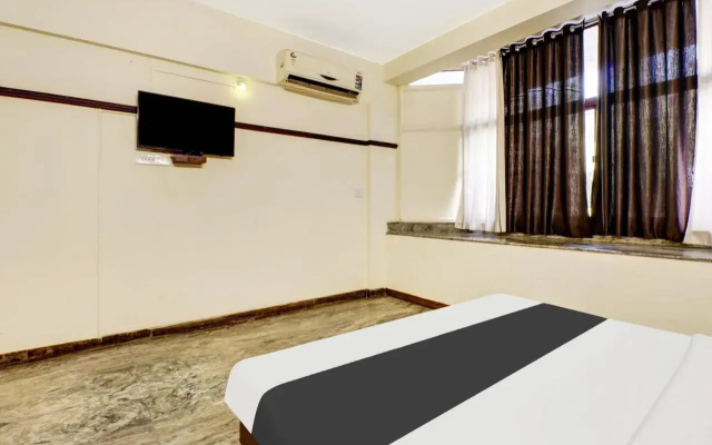 OYO 15837 Hotel Rvee's Regency