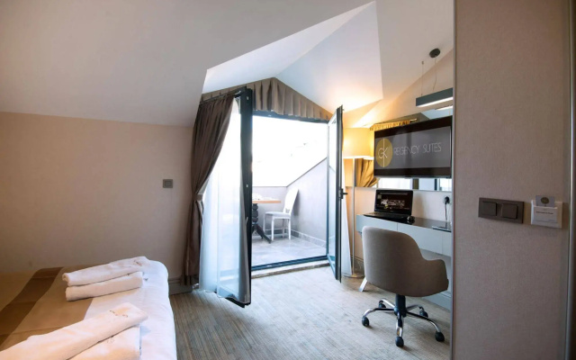 GK Regency Suites